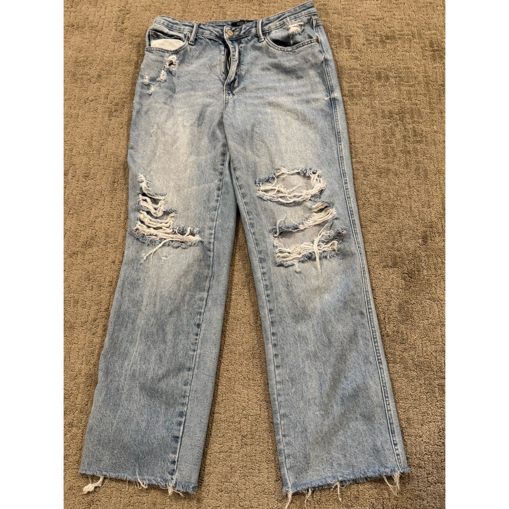Judy Blue 11/30 Light Wash Distressed Jeans (Q1)